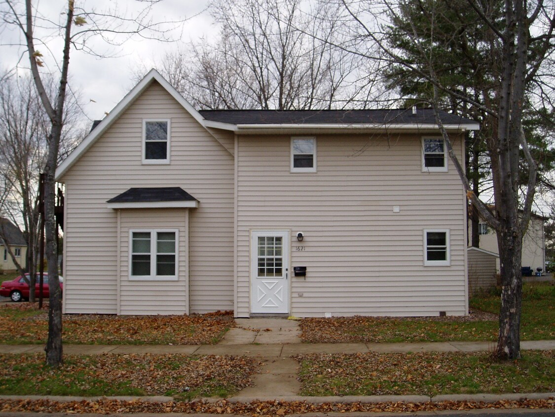 1621 6th St E, Menomonie, WI 54751 House Rental in Menomonie, WI