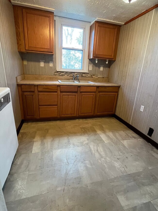 Building Photo - 3265 Sunset Blvd