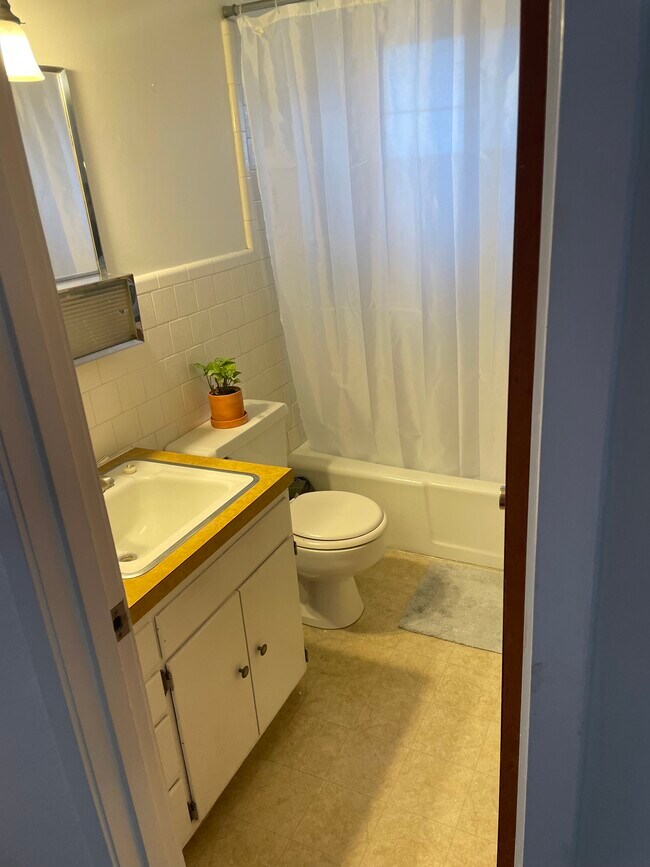 Foto del edificio - 186 N 500 E