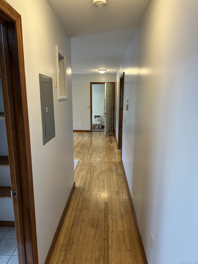 Foto del edificio - 74 Grassy Plain St