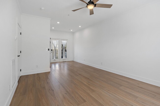 Building Photo - 1032 McKenna Dr