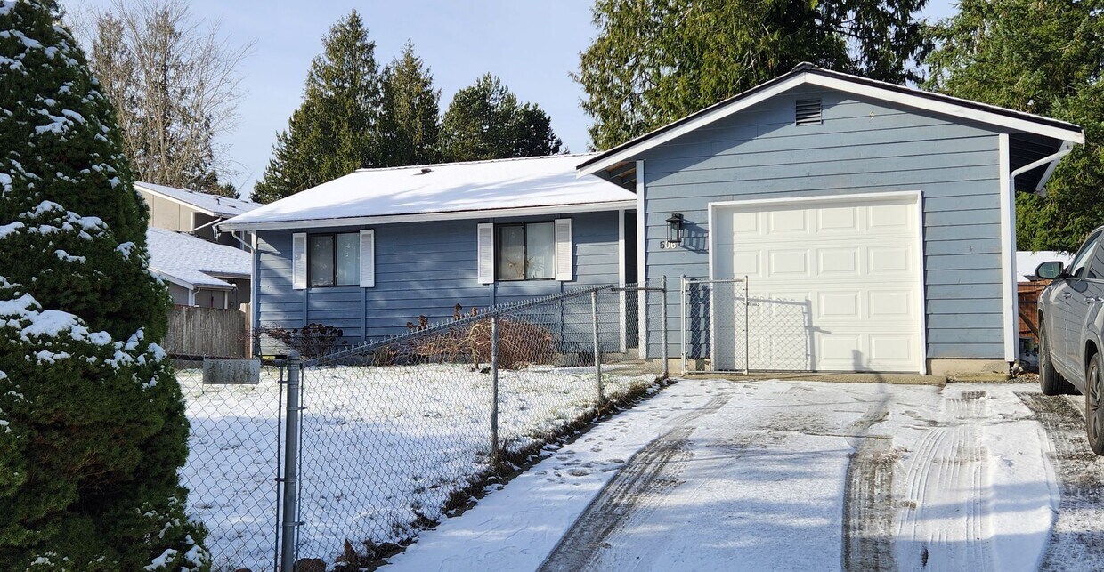 Primary Photo - CUTE 3 Bedroom Rambler with Fenced Yard - ...