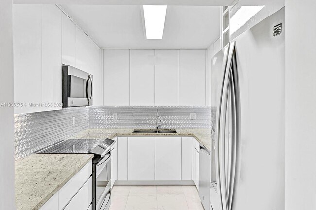 Foto del edificio - 2500 Parkview Dr