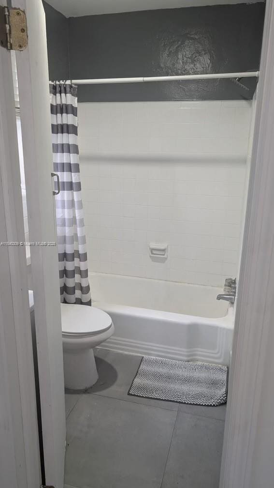 Foto del edificio - 2822 Pine Tree Dr