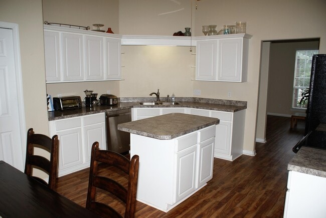 Foto del edificio - 7104 Manatee St