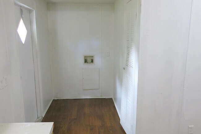 Foto del edificio - 418 Fox Field Rd