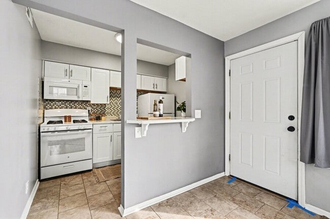 Building Photo - 2727 Madelyn Dr SW