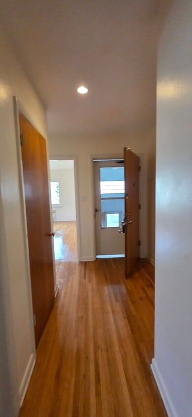 Primary Photo - 2520 Deming Blvd
