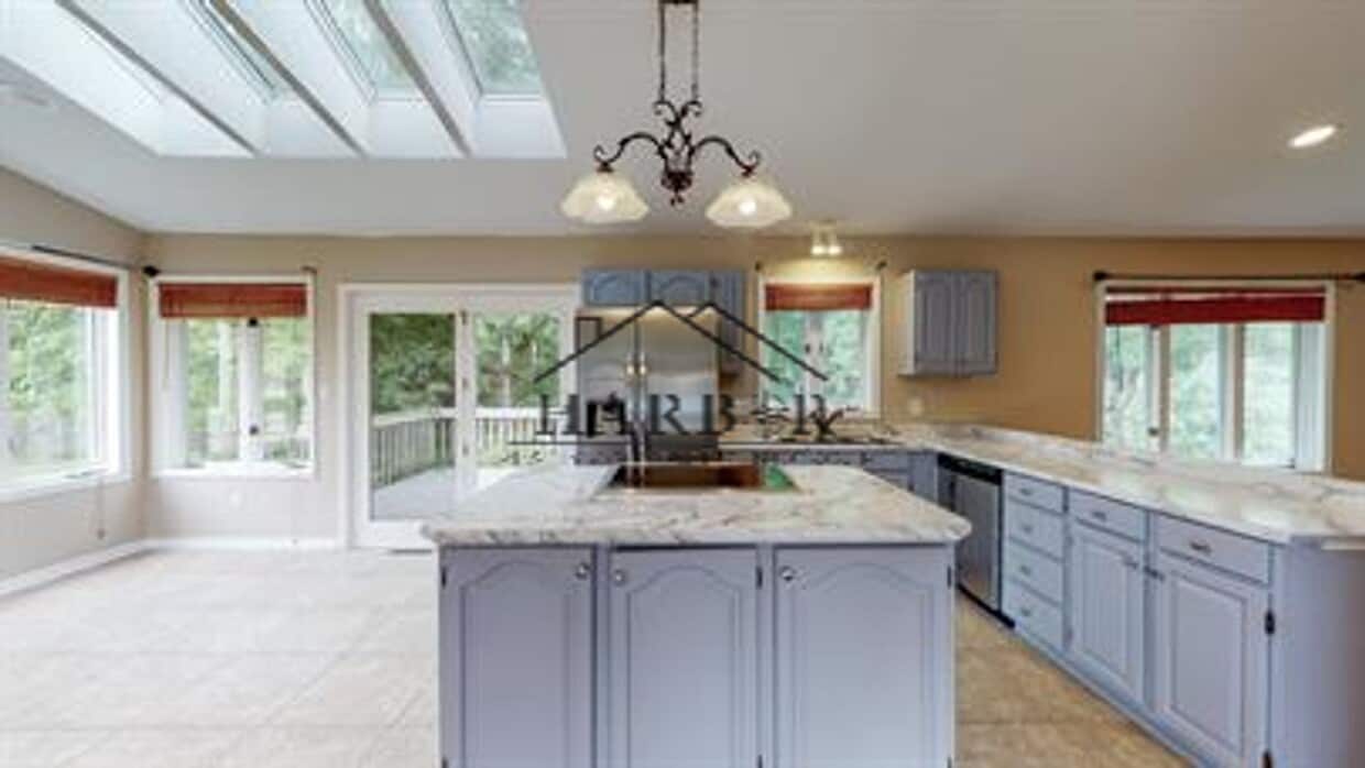 Primary Photo - Single Family Home with Vaulted Ceilings!