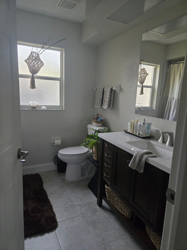Foto del edificio - 5472 Birchwood Rd