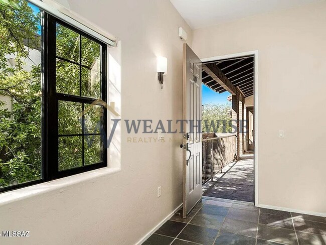 Foto del edificio - 2010 E River Rd