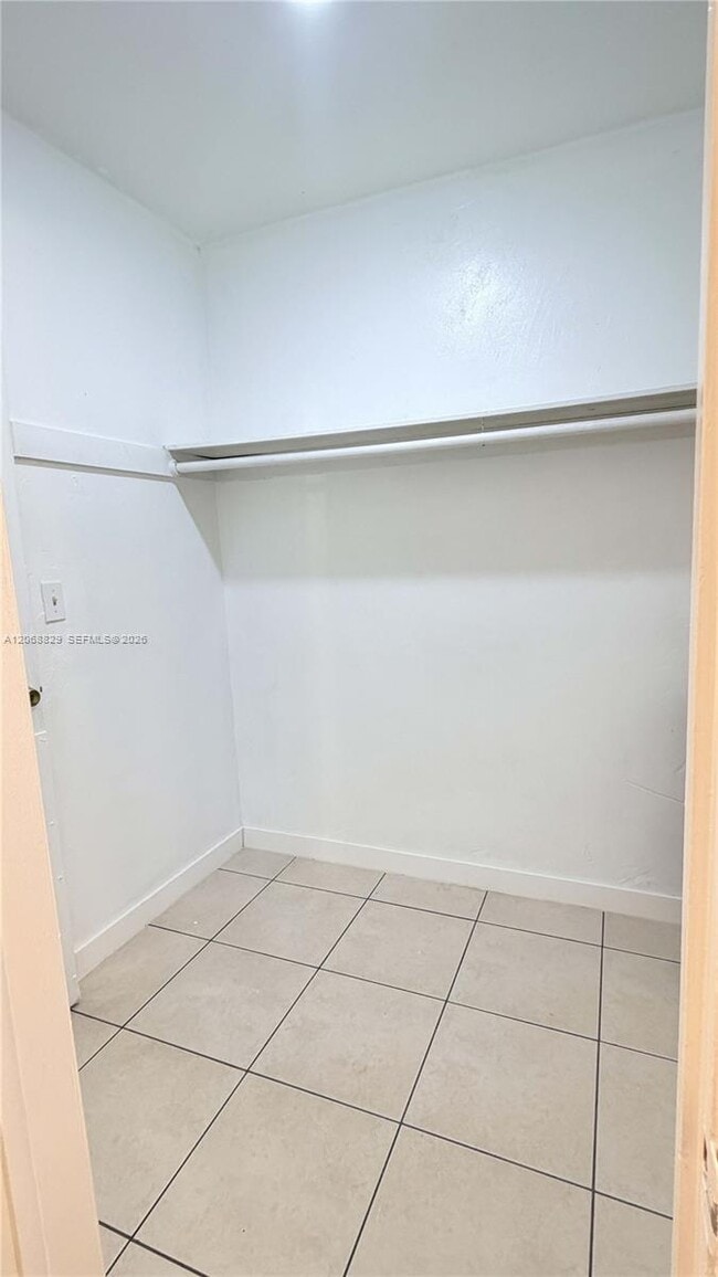 Foto del edificio - 717 NE 1st St