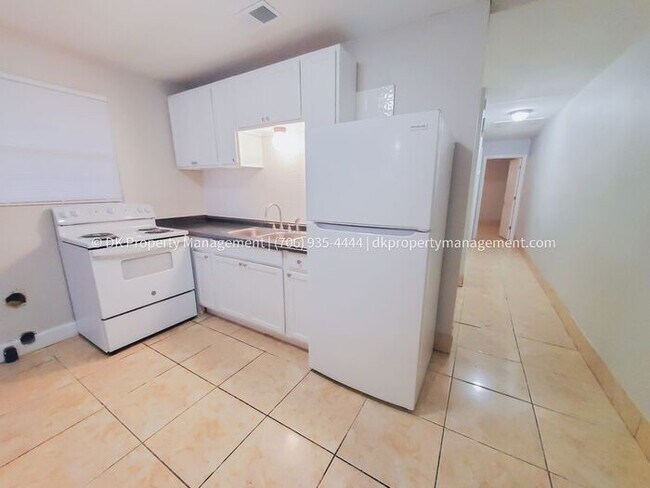 Building Photo - Cozy 2 bedroom apartment in Historic Rossv...