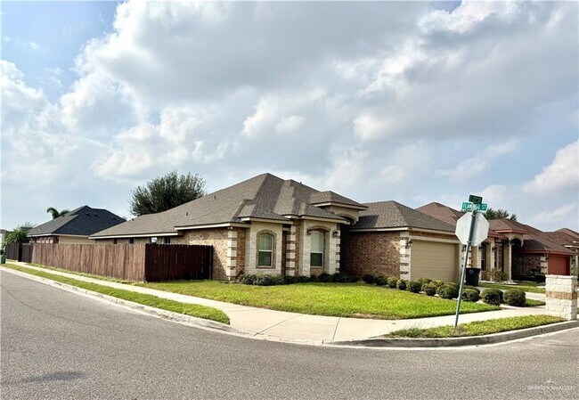 Building Photo - 27TH E St