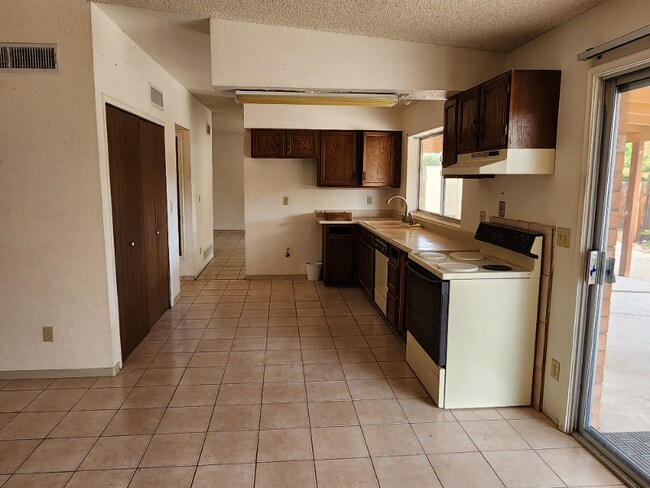 Foto del edificio - 9660 E Quail Pl