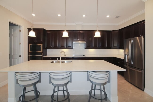 Building Photo - Sarasota National Annual Pool Home for Rent
