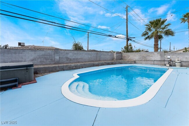 Foto del edificio - 6128 Jones Cir
