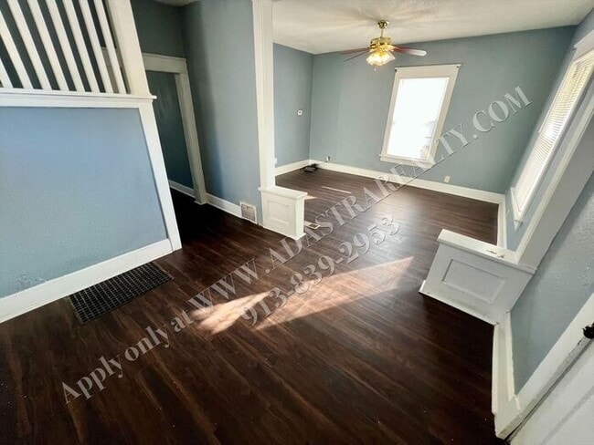 Building Photo - Cozy 4 Bed 2 Bath Home in KCK-Available NOW!!