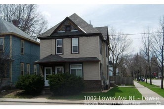 Building Photo - 1002 NE Lowry Ave