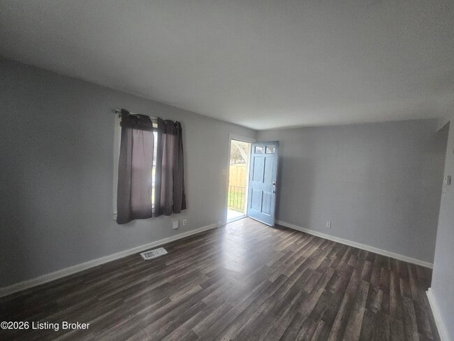 Foto del edificio - 3004 Wyandotte Ave