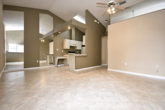 Building Photo - 3902 SW 30th Terrace (Serenola Manor)