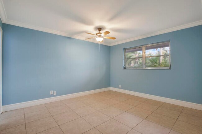 Building Photo - 2374 Holly Ln