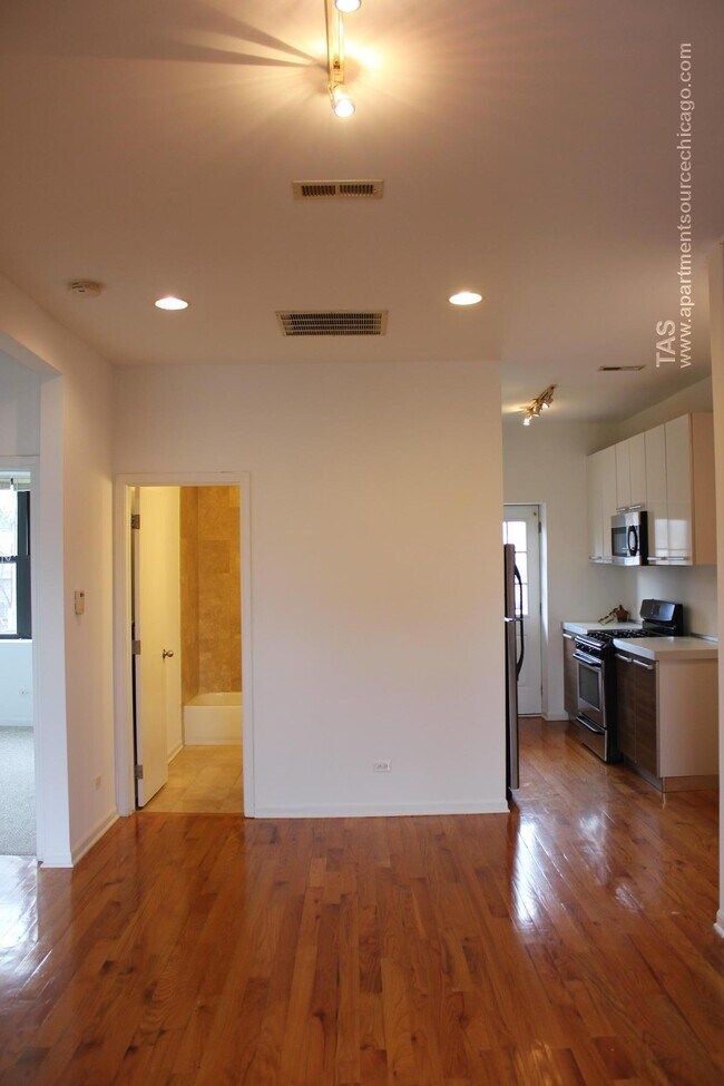 Foto del edificio - 1212 W Foster Ave