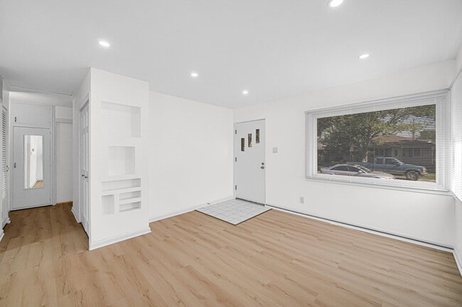 Building Photo - 3 Bedroom 1 Bathroom House for Rent!