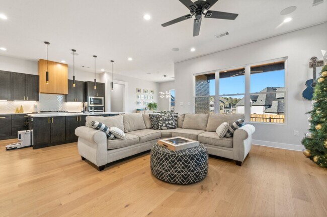 Foto del edificio - Modern luxury available in Fletcher Ridge