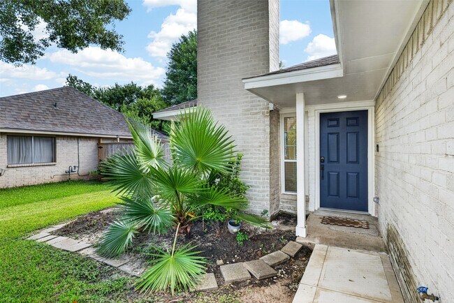 Building Photo - 17006 Enchanted Cir E
