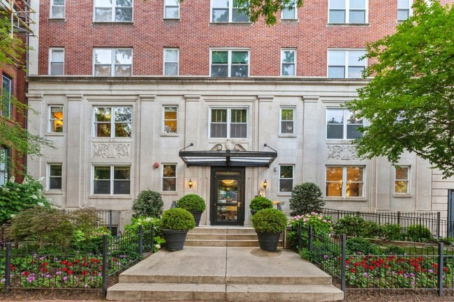 Foto del edificio - Logan Circle! Available Now! High End // 2...