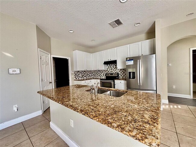 Building Photo - 2117 Lili Petal Ct