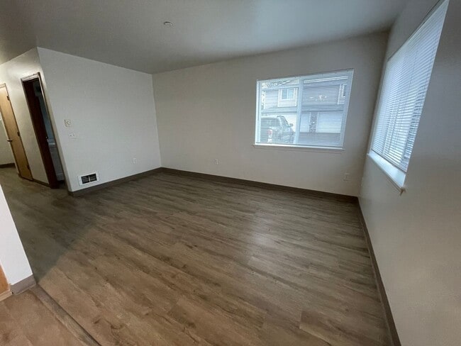 Building Photo - 1262 Beach Ave