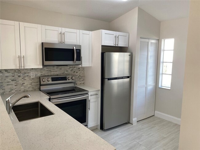Foto del edificio - 14102 SW 120th Ct