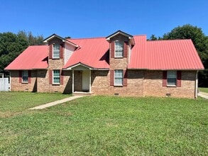 Building Photo - 2563 Carriage Dr