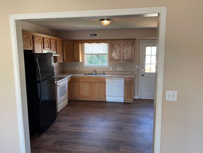 Building Photo - 303 Noble St