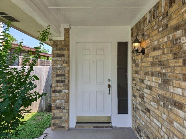 Building Photo - 9403 Tea Rose Trail