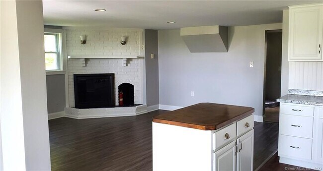 Building Photo - 47 Bayberry Ln