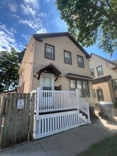 Building Photo - 229 W Orchard St