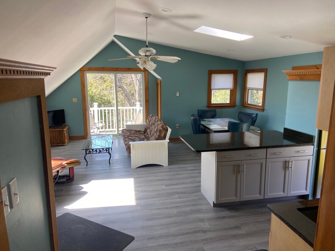 Foto principal - 245 Granite St