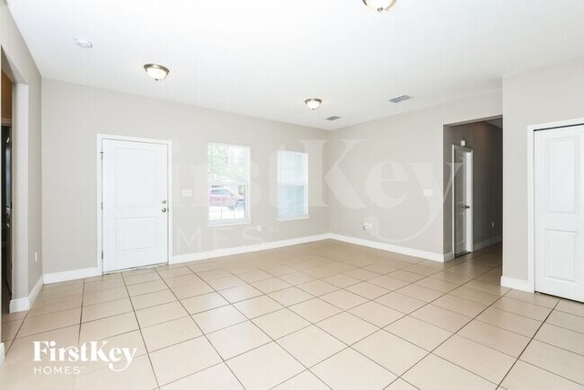 Building Photo - 667 Reindeer Dr