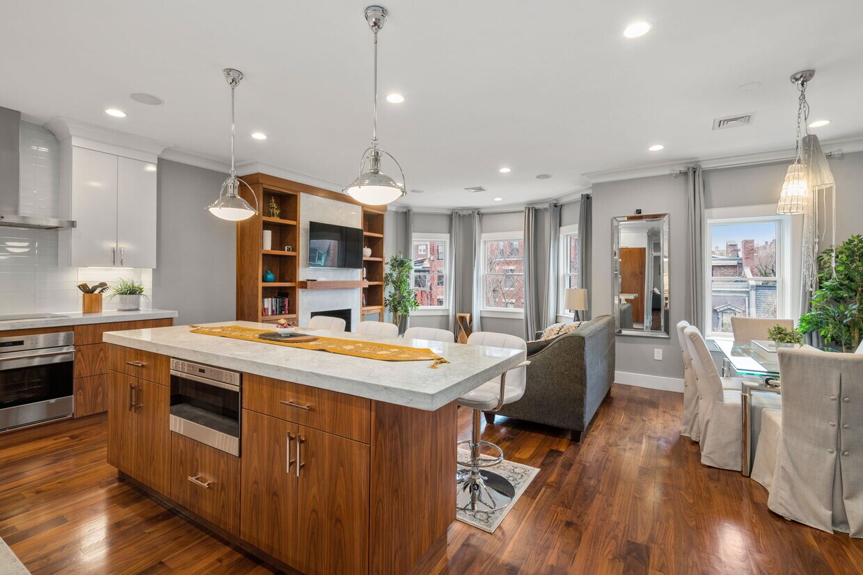 Primary Photo - 375 Marlborough St