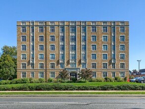 Building Photo - 1525 N Front St
