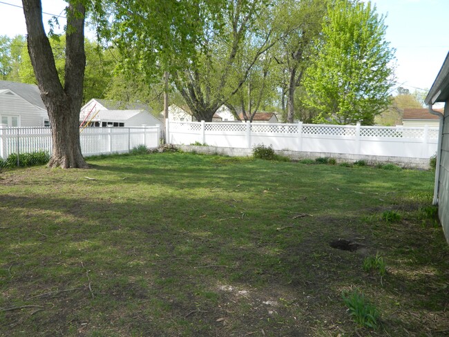 Building Photo - 5905 College Ave