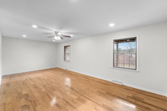 Foto del edificio - 983 Beverly Dr