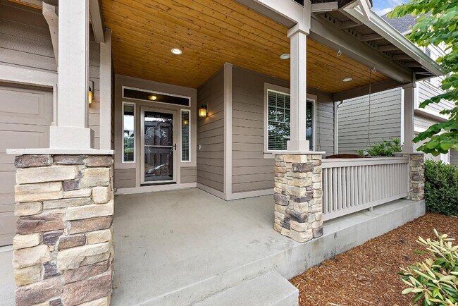 Building Photo - Luxury 4 Bed Home with Bonus Room, Fire Pi...