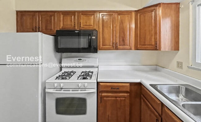 Foto del edificio - 2324 Woodbrook Cir N