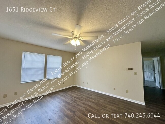 Foto del edificio - 1651 Ridgeview Ct