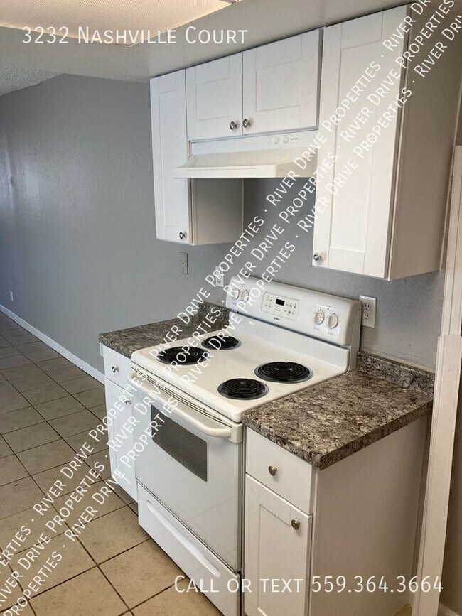 Building Photo - Three Bedroom Duplex Available Now!