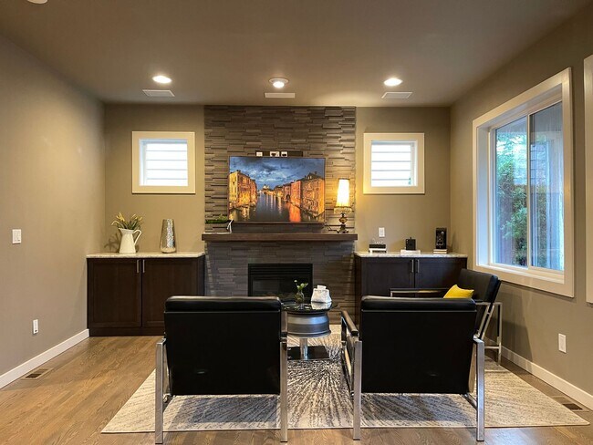 Foto del edificio - CLICK "REQUEST A TOUR" NOW!